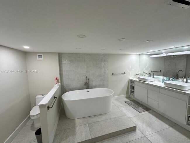 Building Photo - 2751 S Ocean Dr