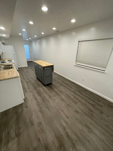 Building Photo - 949 N 400 E