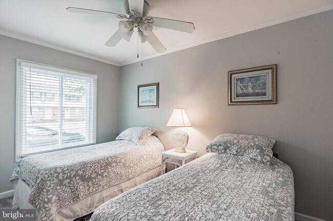 Building Photo - 121 Newport Bay Dr