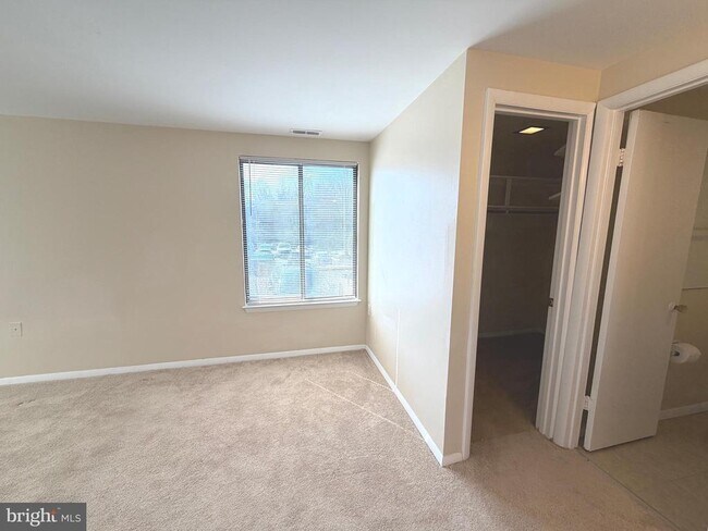 Building Photo - 18131 Chalet Dr