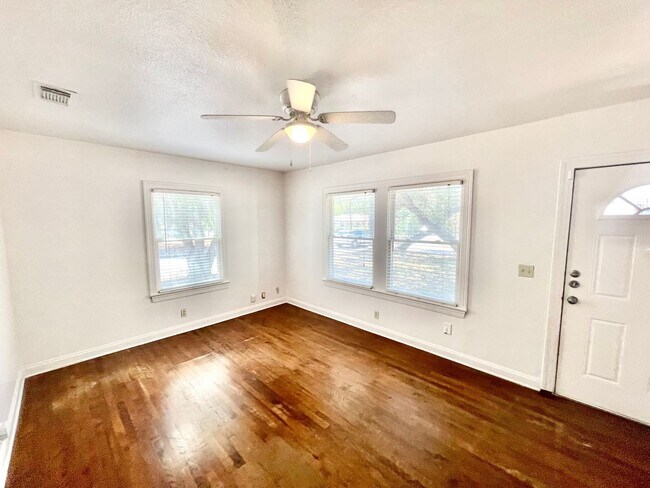 Building Photo - South Central Cottage in Austin