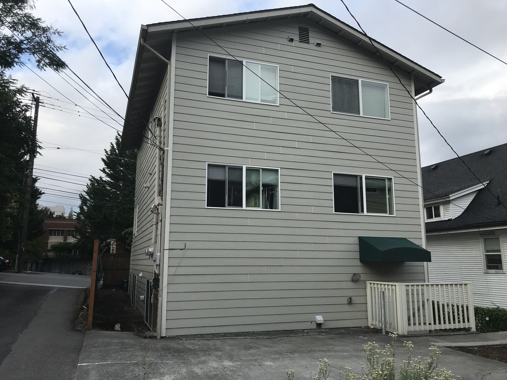 Building Photo - 1015 E Jefferson St