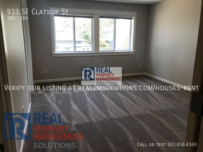 Building Photo - 933 SE Clatsop St