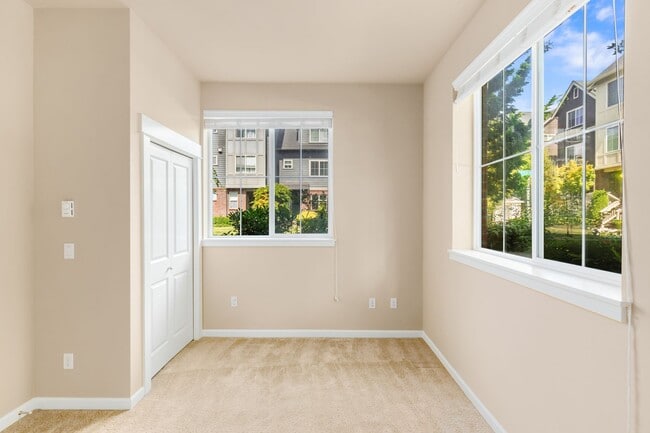 Building Photo - Charming 3 Bedroom Townhome in West Highla...