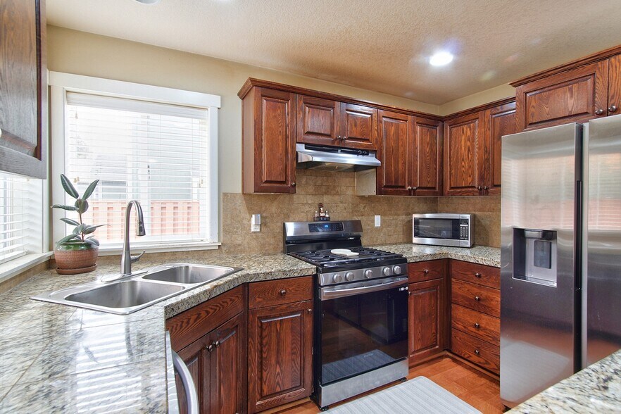 Building Photo - 17536 SW Parkway Ct