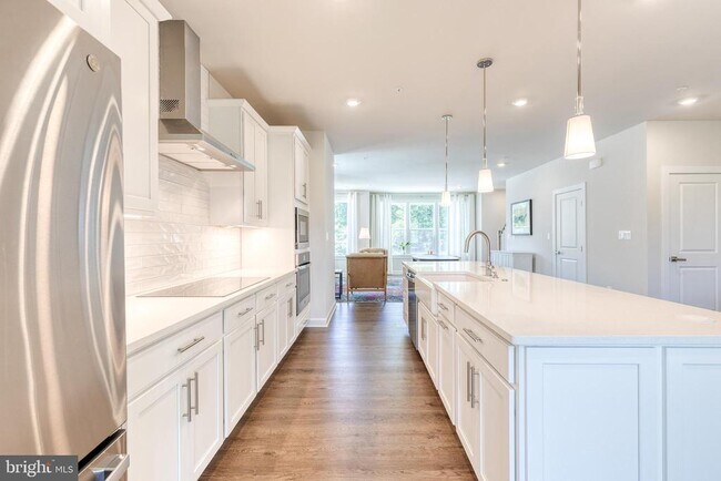 Building Photo - 200 Hickory Holw Ct