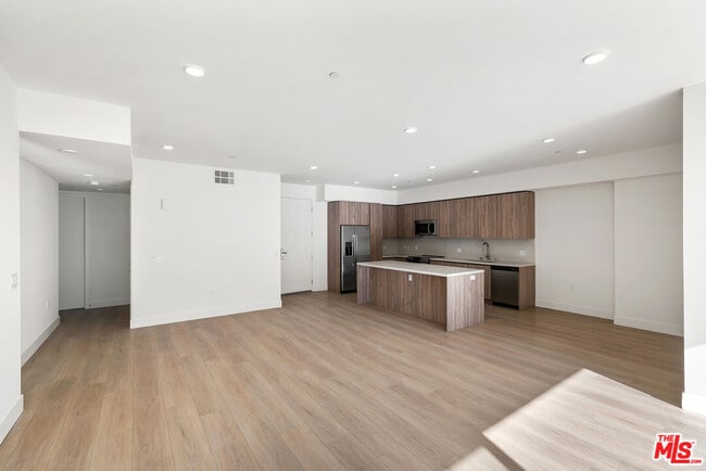 Building Photo - 3651 Regal Pl