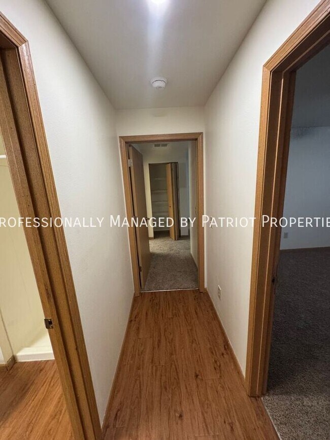 Building Photo - 1609 N Thompson Dr