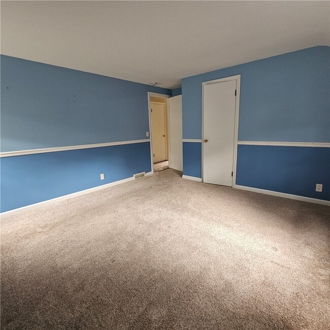 Building Photo - 50 Greenview Dr