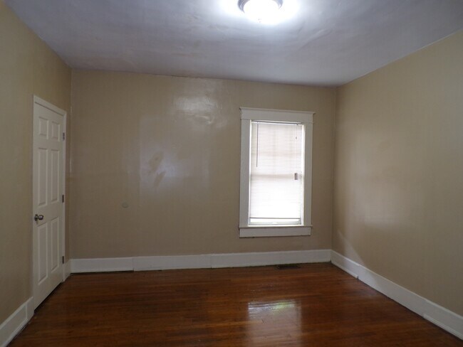 Building Photo - 952 7th St SW
