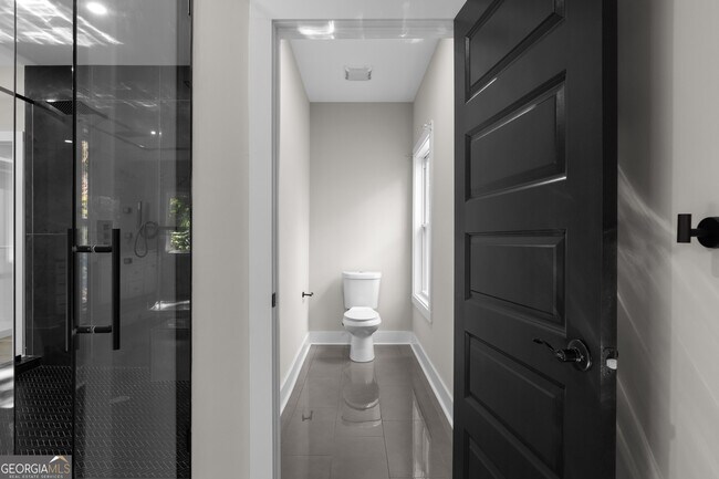 Building Photo - 1331 Diamond Ave SE