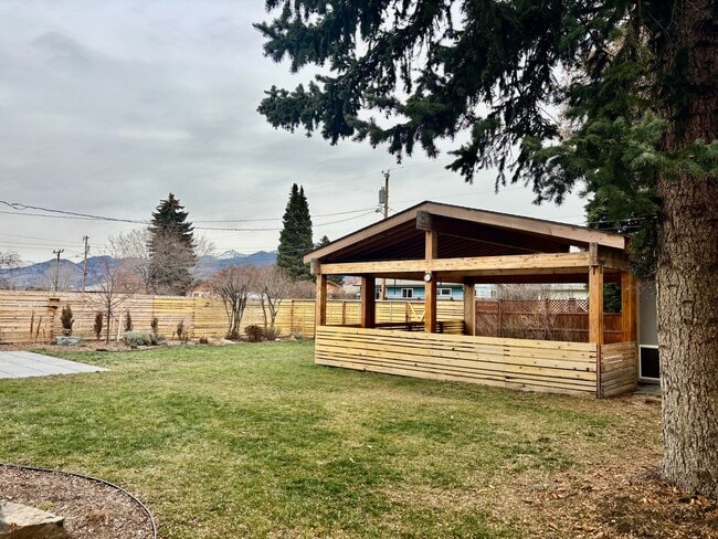 Building Photo - Spacious House. Expansive Lot. Prime Location