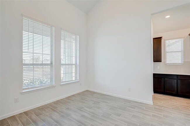 Building Photo - 2223 Rustboro Dr