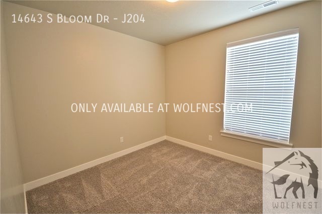 Building Photo - Stunning 3 Bed Herriman Condo! No Deposit ...