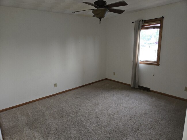 Building Photo - 535 Westfield Dr