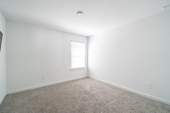 Building Photo - 8730 Anacua Dr