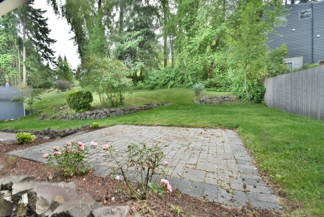 Building Photo - 3bd/2ba Lake Forest Park Home