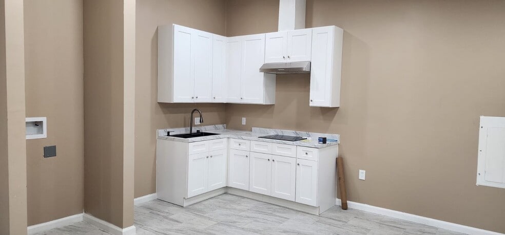 Building Photo - 1087 Monserate Ave