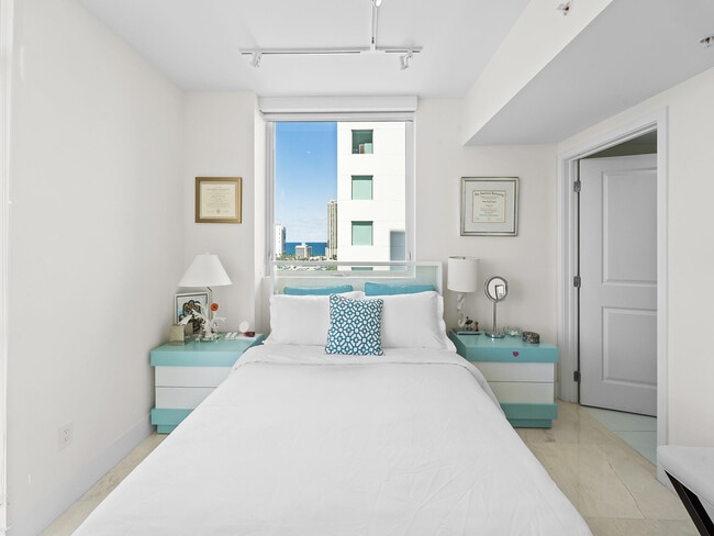 Building Photo - 400 Sunny Isles Blvd