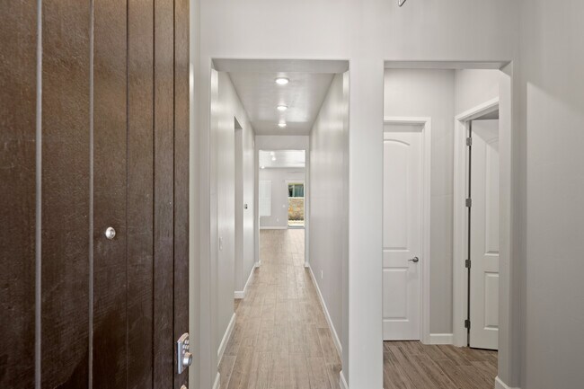 Building Photo - 3936 San Marino Rd