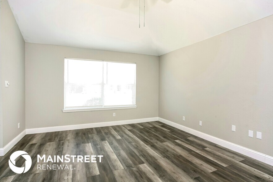 Building Photo - 8102 Lake Bend Dr