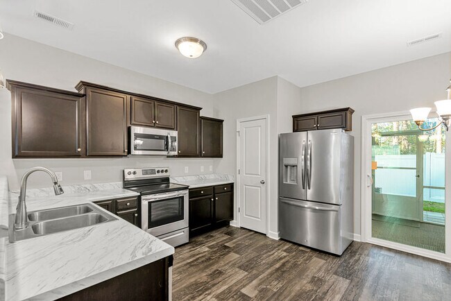 Building Photo - 10 Jaydn Dr W