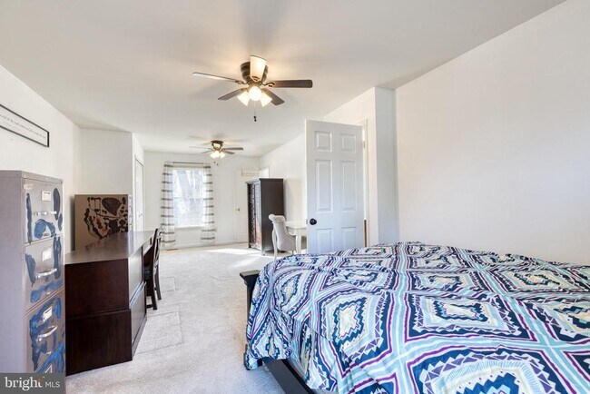 Building Photo - 10595 Blue Bell Way