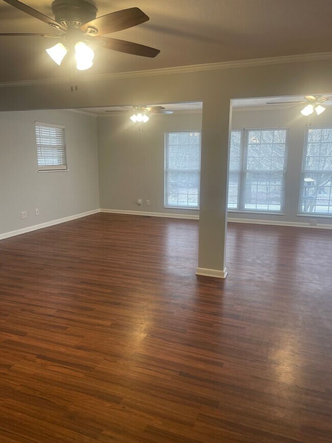 Building Photo - Knoxville 37918 - 3 bedroom, 1.5 bath home in Halls - Contact Lisa Vineyard and Shannon Russell (...