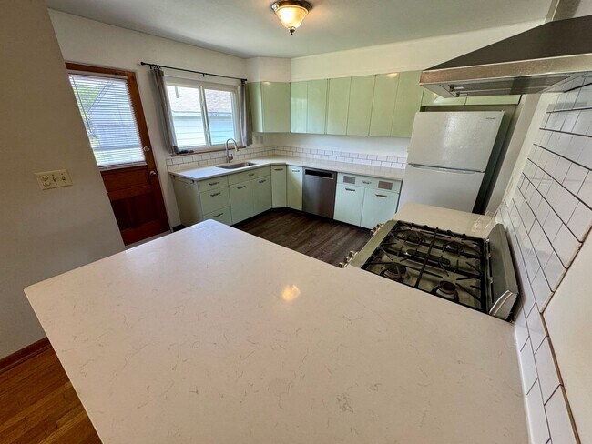 Building Photo - 3 Bedroom - Upper Arlington