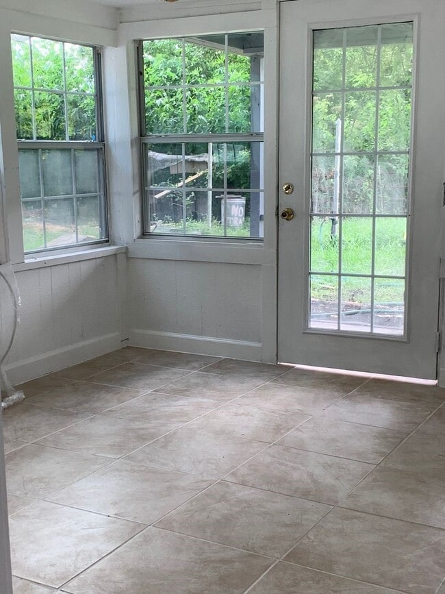 Building Photo - 1272 Pecan St