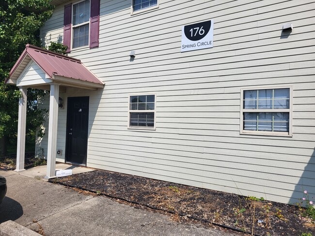 Building Photo - 176 Spring Cir Dr