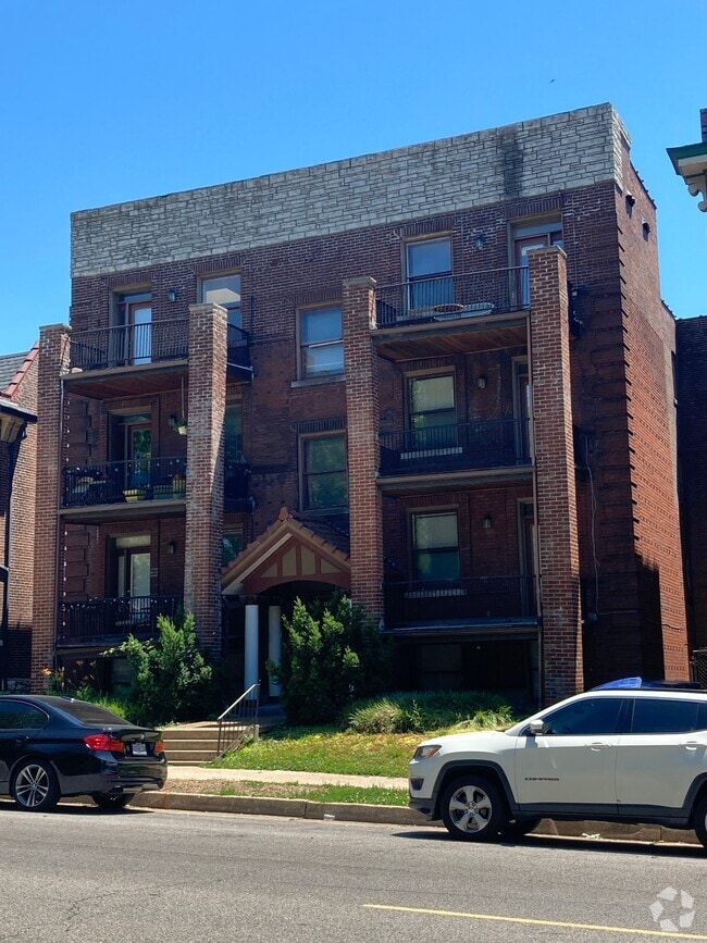 Building Photo - Renovated huge 2br/1ba in Shaw neighborhood,