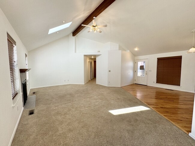 Building Photo - 260 Arnos St