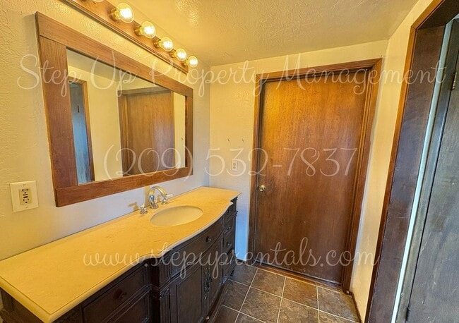 Building Photo - Delightful 3 Bed 2 Bath Home With Epic Mou...