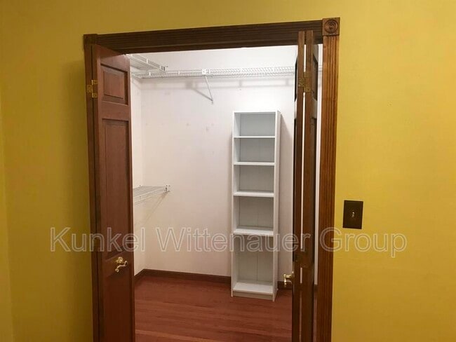 Building Photo - 225 Archview Dr