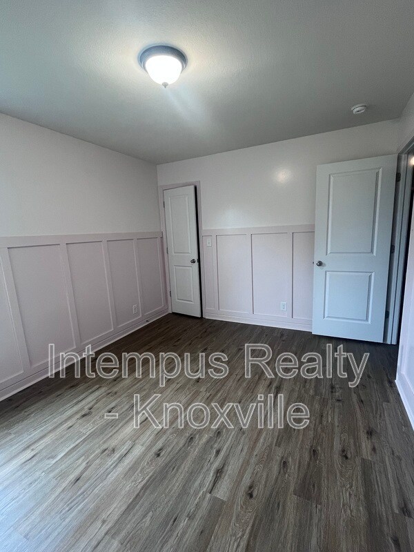 Building Photo - 5469 Calvert Ln