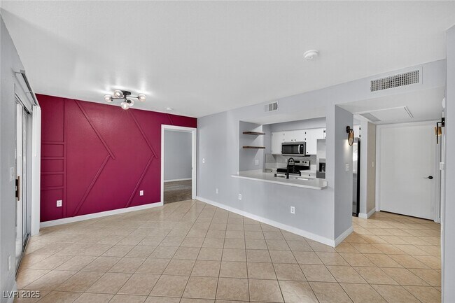 Primary Photo - 1150 N Buffalo Dr