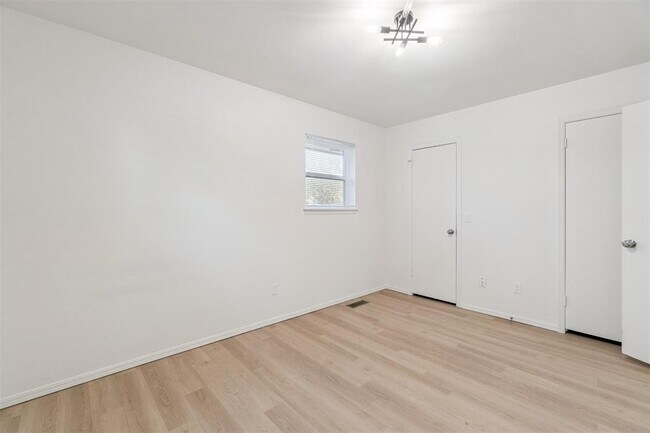 Building Photo - 1033 Mabel C Fry Blvd