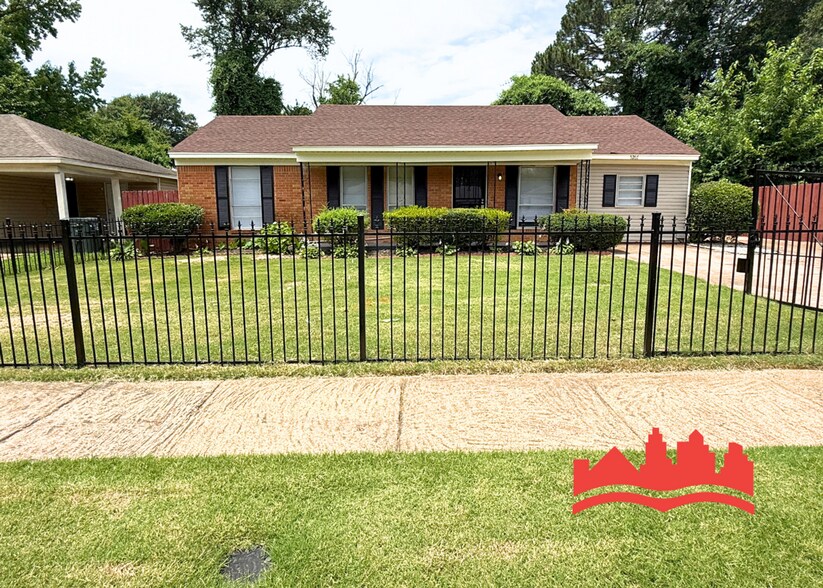 Building Photo - Fully Renovated 3BR/1BA Home