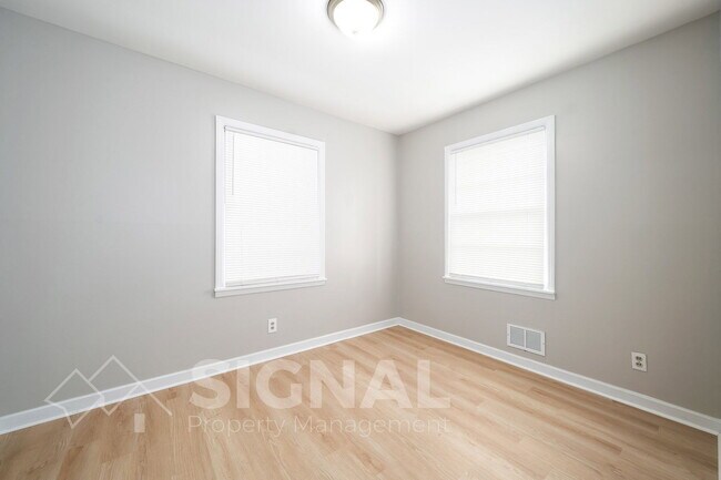Building Photo - 112 19th Ave NW