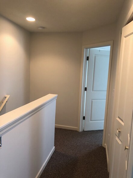 Building Photo - 1718 W Sunstone Dr