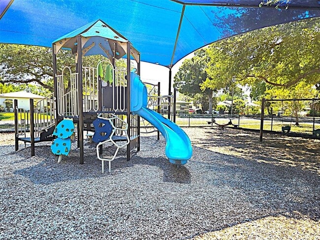 Building Photo - 5105 Tangerine Ave S