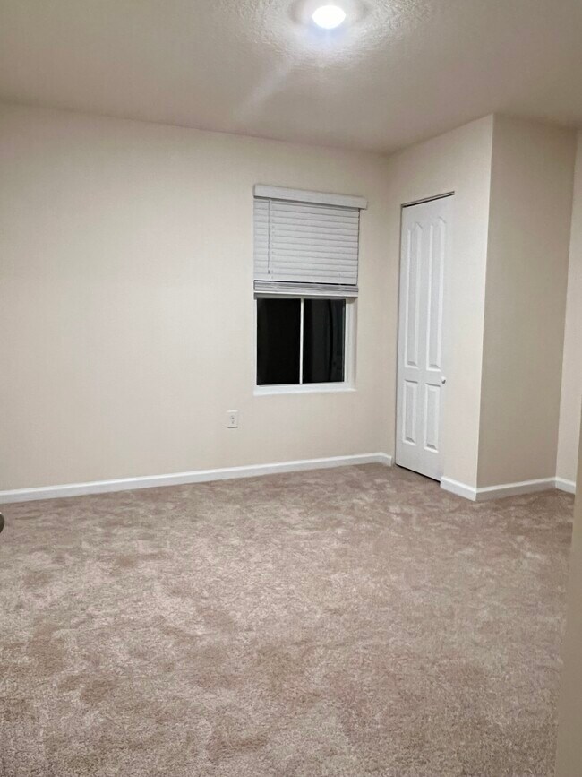 Building Photo - 9489 Star Dr