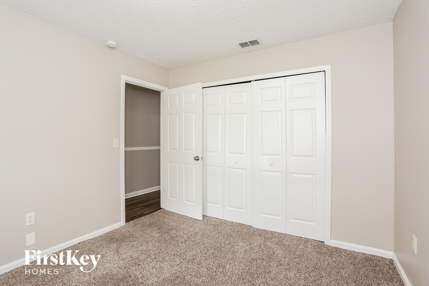 Building Photo - 8353 Longspur Ave