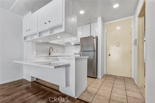 Building Photo - 320 S Gramercy Pl