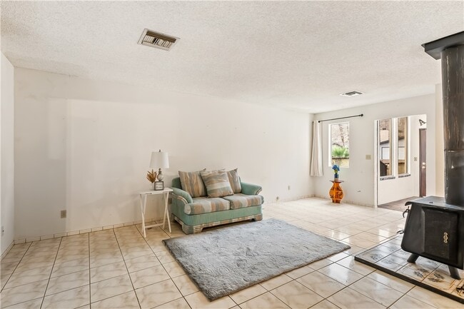 Building Photo - 2687 Country Club Dr