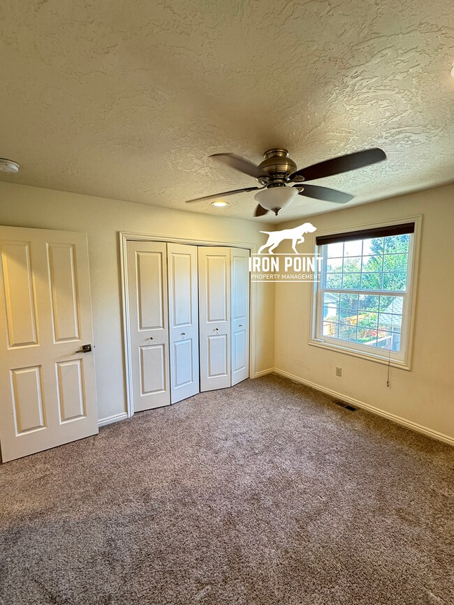 Building Photo - 4 bedroom home in East Boise, close to Bar...