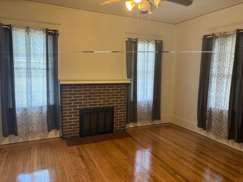 Building Photo - 2210 Dellwood Ave