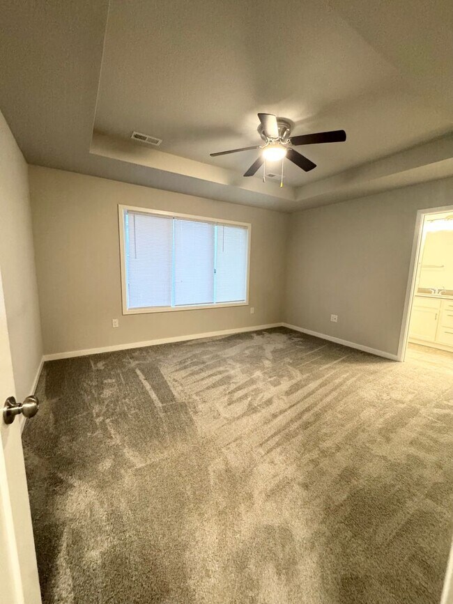 Building Photo - 3 bedroom 2.5 bath Single Family Home