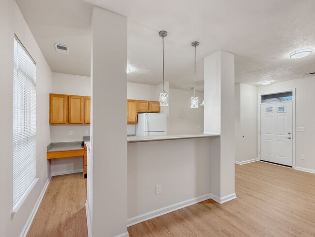 Building Photo - 702 Beachfront Dr